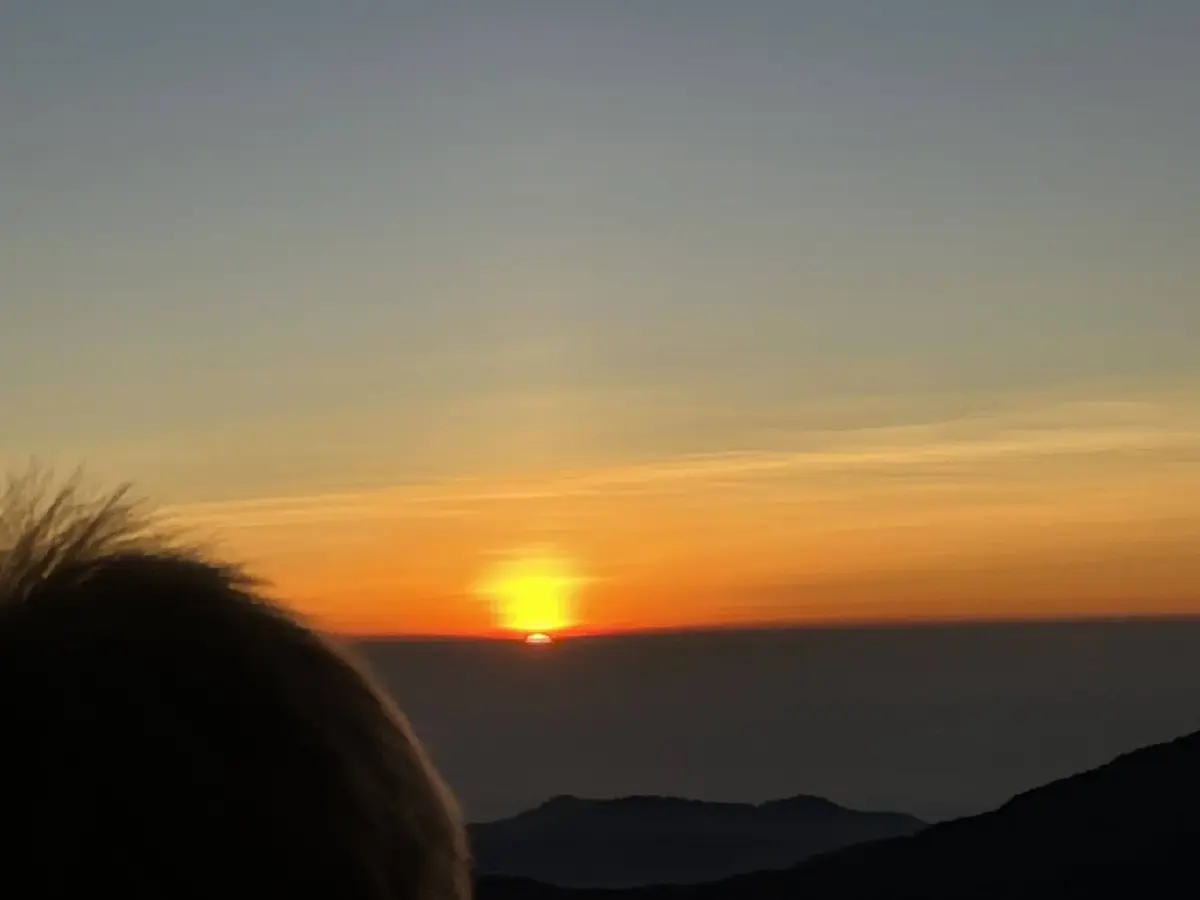 'แม่คะนิ้ง' โผล่ยอดดอยอินทนนท์ หนาวมาก 3°C นทท.แห่รับแสงแรก 2569