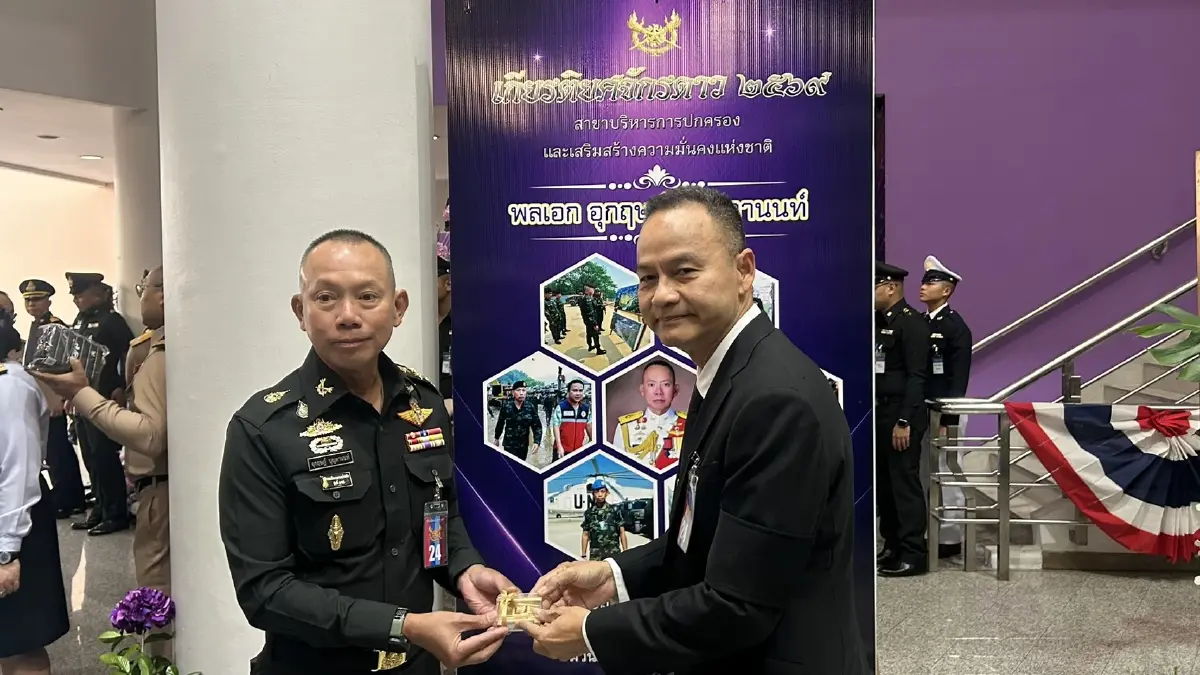 แห่ยินดี 'ผบ.เหล่าทัพ-แม่ทัพกุ้ง -หมวดบุ๊ค' รับเกียติยศจักรดาว
