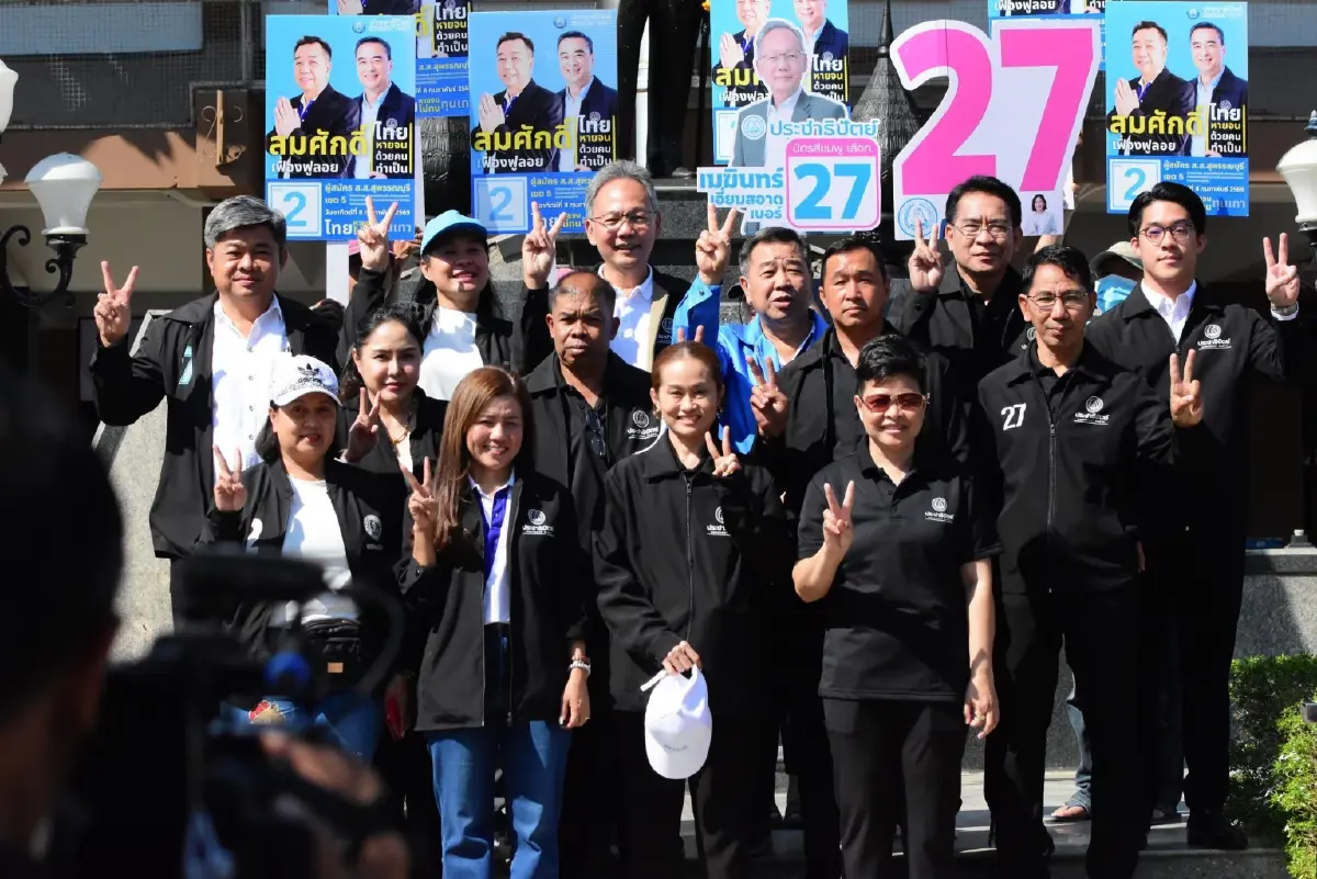 'เมฆินทร์' นำทัพ ปชป.ลุยตลาดสามชุก ช่วย 'สมศักดิ์' หาเสียงชูดูแลชาวนา–ผู้สูงอายุ