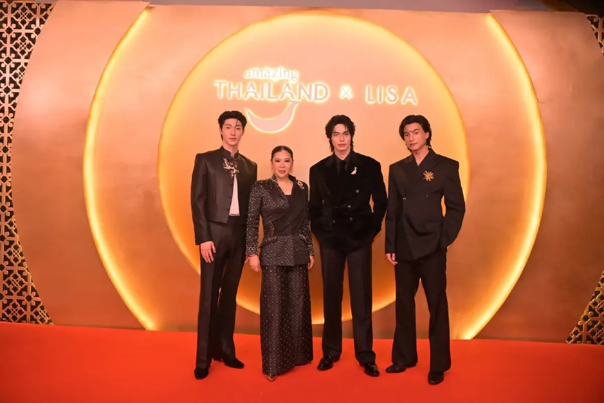 ‘ลิซ่า’ สวยสง่า สะกดสายตาคนทั่วโลก! กับฉากหลัง ‘วัดอรุณฯ’ สุดอลังการ ในงานเปิดตัว Amazing Thailand Ambassador