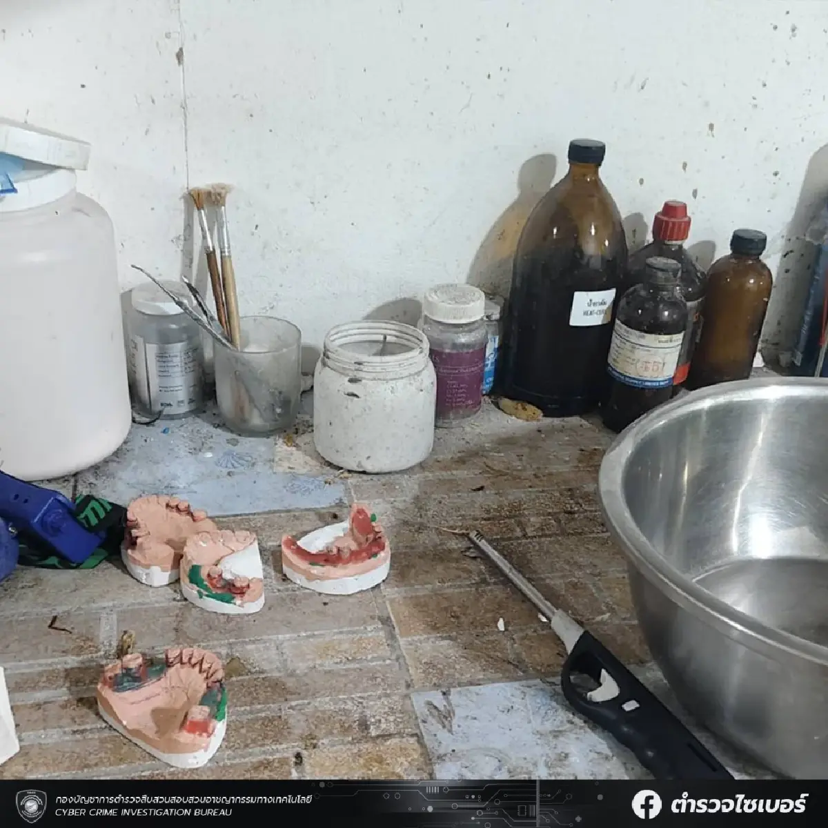 อัปเดต บุกค้นร้านทำฟันปลอมเถื่อน สภาพร้านชวนอ้วก ลูกค้าติดเชื้อ