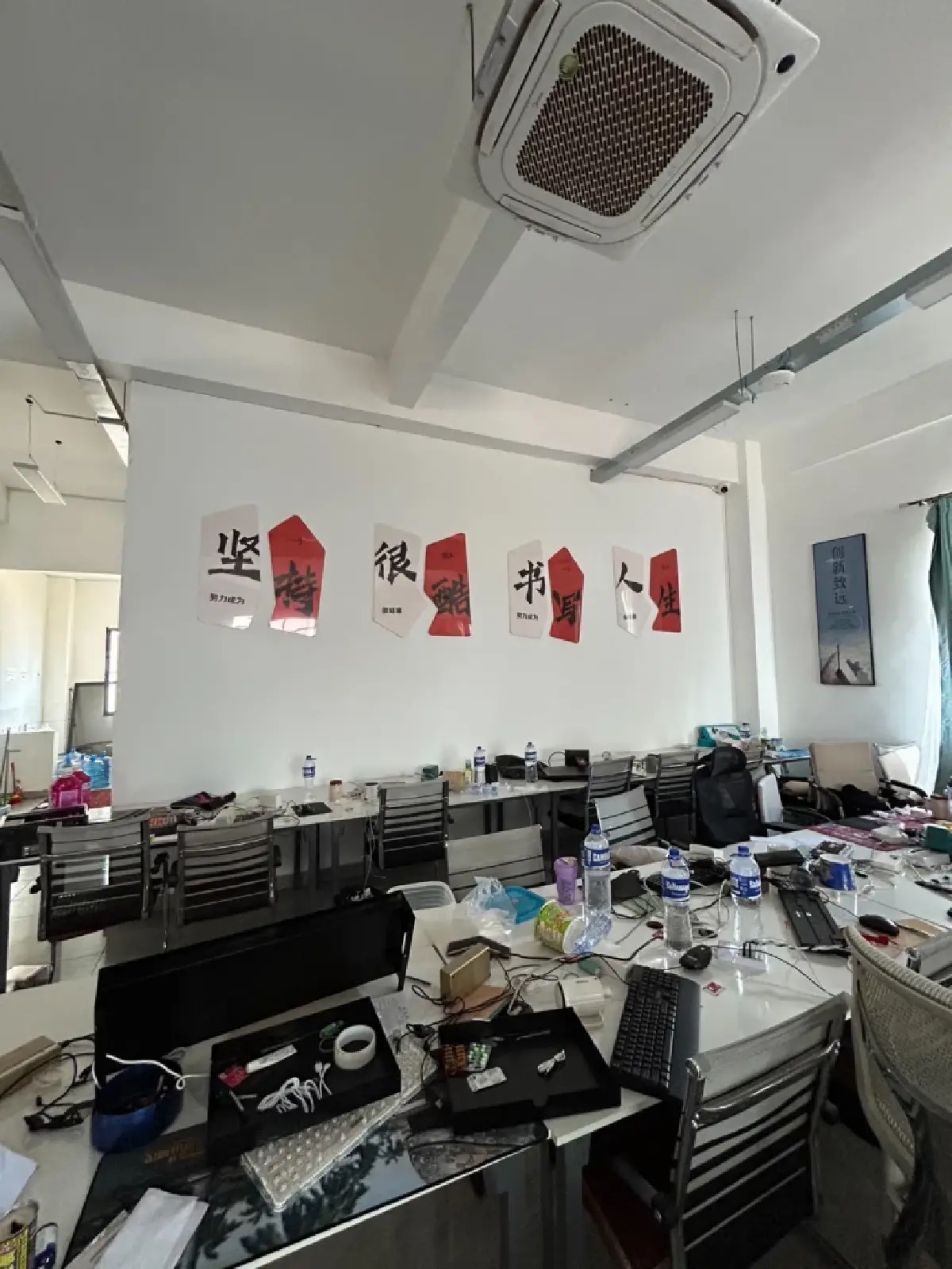 บุกรังสแกมเมอร์ ช่องจอม–โอร์เสม็ด ดัดแปลงหน่วยงาน ตร.หลายชาติ หลอกเหยื่อ