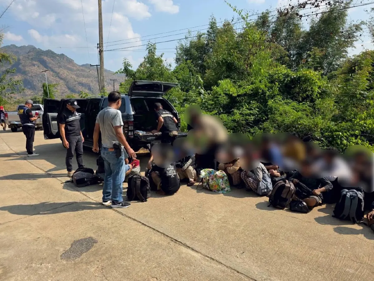 ไม่รอด! ทหาร ฉก.ลาดหญ้า สกัดจับกระบะขนต่างด้าวเถื่อนเข้าไทย เกือบ 100 ชีวิต