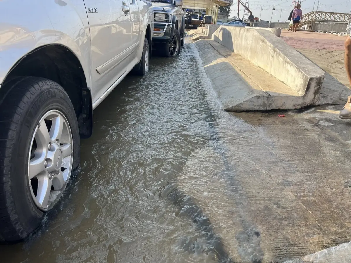 เช็กเส้นทาง น้ำทะเลหนุนสูง สมุทรสงคราม น้ำท่วมกลางเมืองแม่กลอง