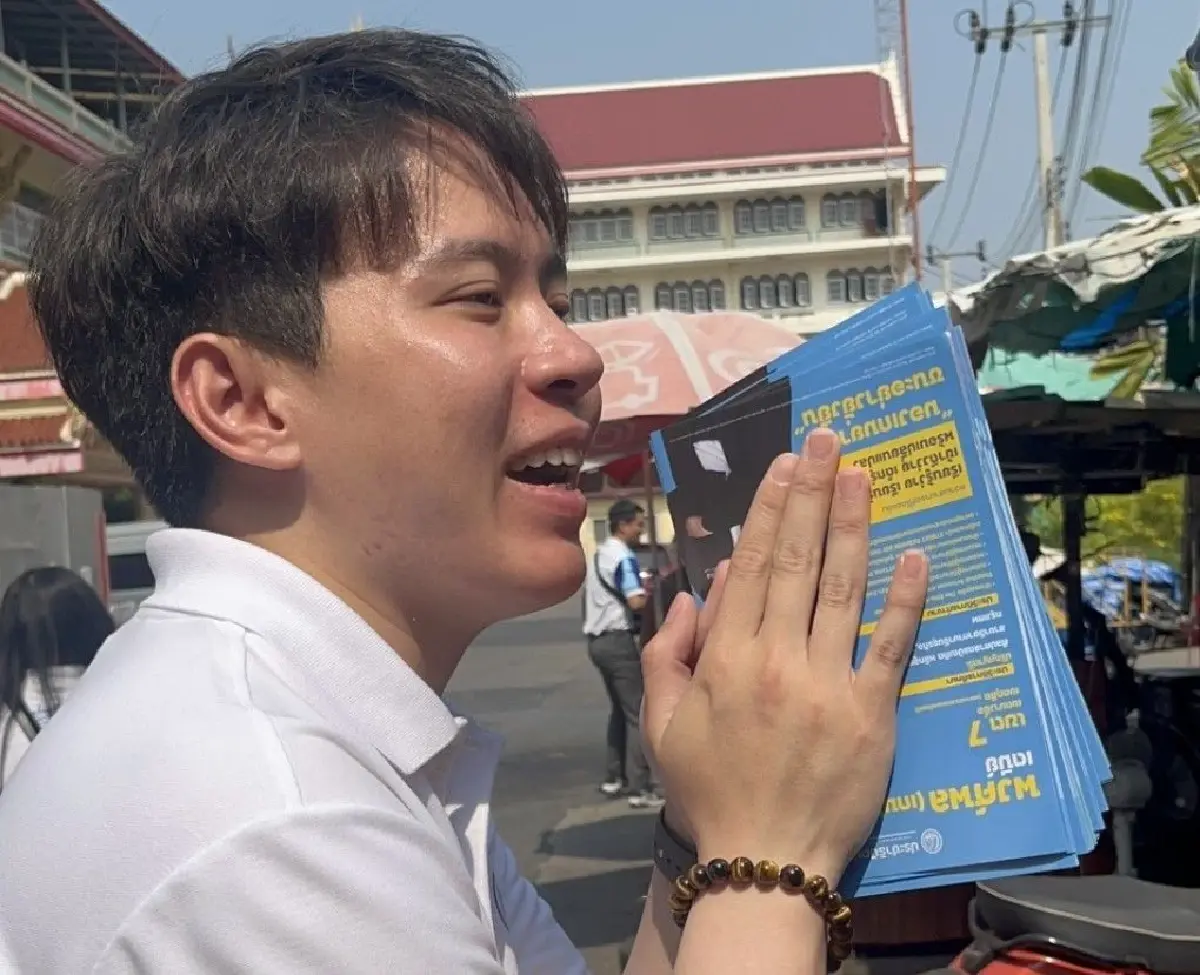 ‘เกม พงศ์พล’ เบอร์ 1 เขต 7 ปชป. ขี่ซาเล้งบุกวัดสร้อยทอง-ชุมชนสีน้ำเงิน