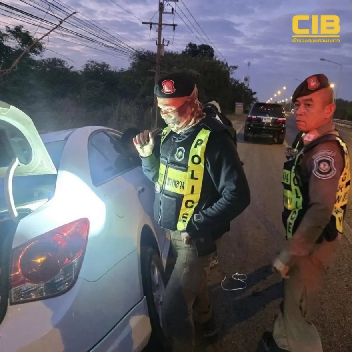 ระทึก สกัดรถต้องสงสัยสามจุด จับ 4 หญิง 4 ชาย ยึดยาบ้ากว่า 50 ล้านบาท