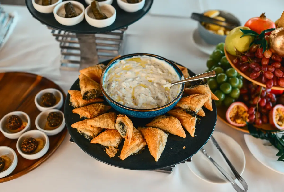 La Dolce Vita Sunday ยกบรรยากาศ ‘กรีซ’ สู่ หาดบางเทา ภูเก็ต