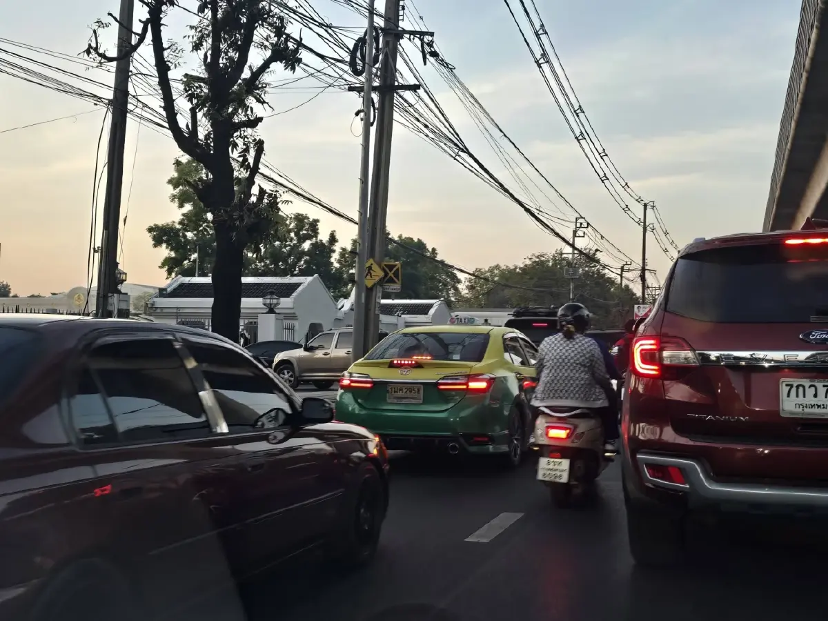 พหลโยธิน รถติด ผู้ปกครอง พาลูกหลาน เที่ยวงานวันเด็ก 69 กองทัพอากาศ