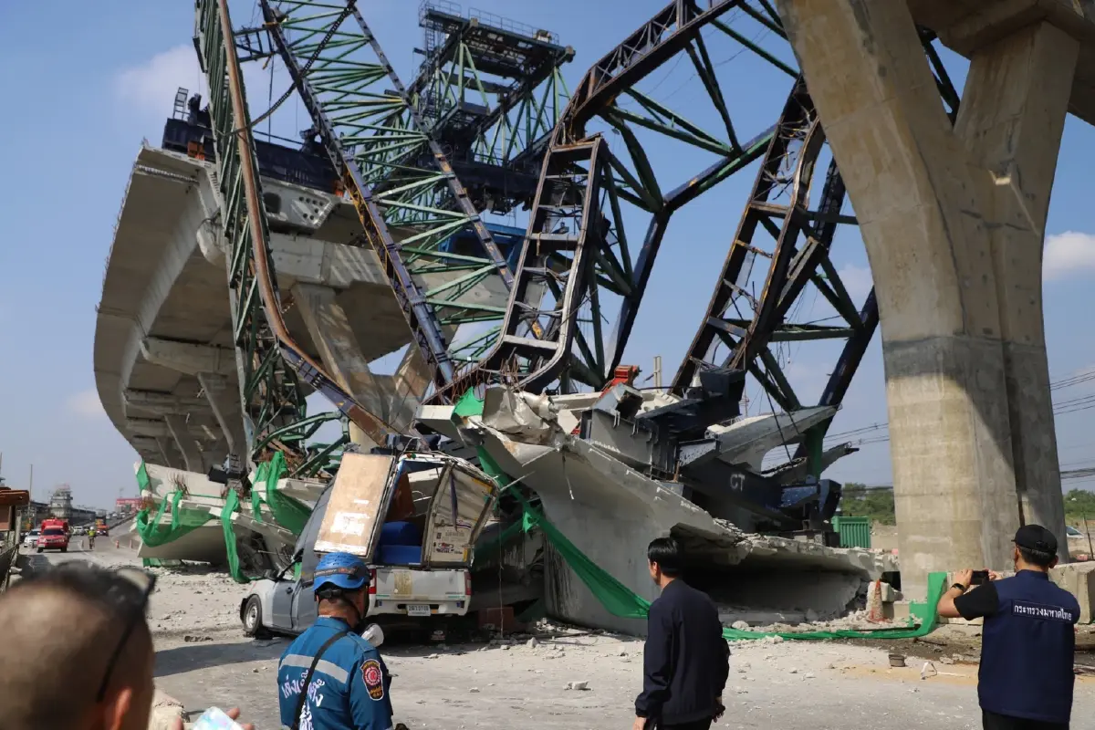 เครนถล่มพระราม 2 อัปเดตล่าสุด ตาย 2 เจ็บ 2 ผู้ว่าฯสมุทรสาครระดมทีมช่วย