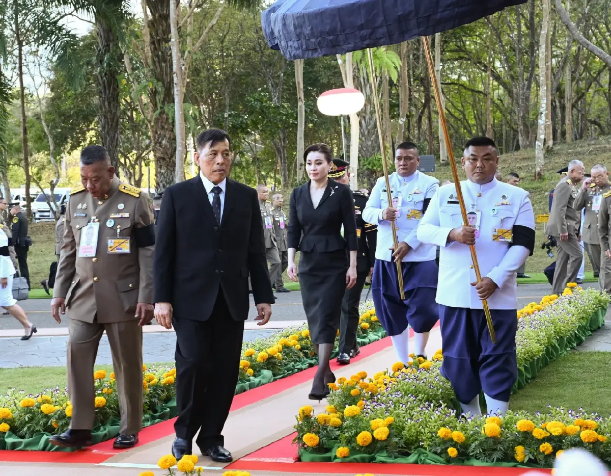 ในหลวง-พระราชินี ทรงเปิดสวนสุขภาพสราญจิต ณ เขื่อนวชิราลงกรณ