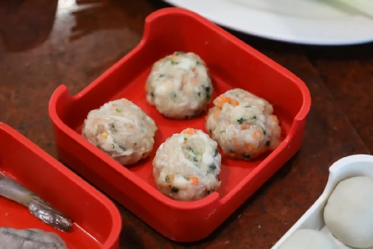 รวม 4 ร้านอร่อย ‘อาหารจีนไหหลำ’ ข้าวมันไก่ ขนมจีน และ สุกี้ไหหลำ