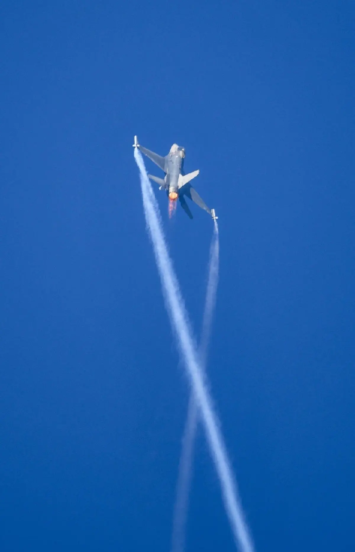 สะเทือนน่านฟ้า! ทัพอากาศ จัดเต็มวันเด็ก 69 ส่ง F-16 คำรามดอนเมือง