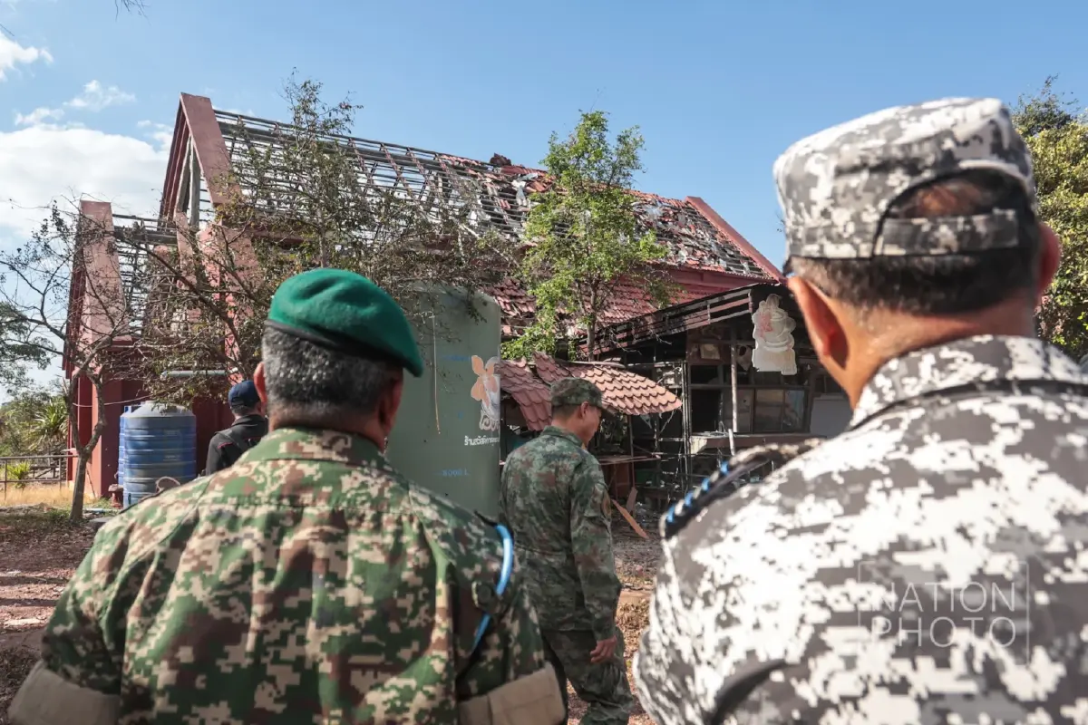 ผช.ทูตทหาร 10 ประเทศ ลงพื้นที่ผามออีแดง เยี่ยมบ้านถูกระเบิด