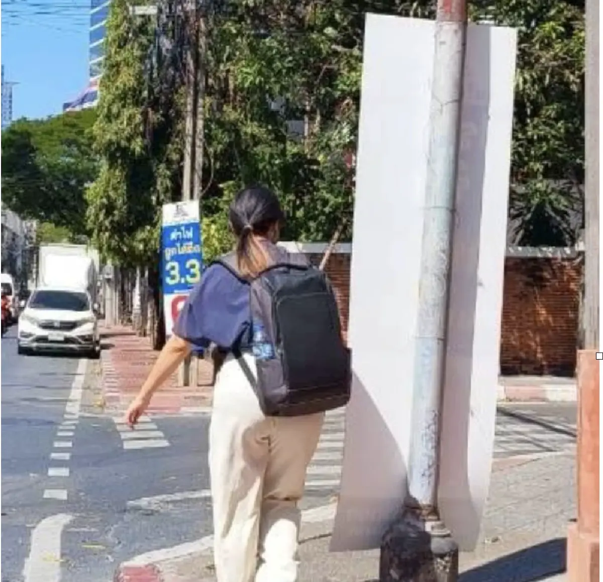 ขอทางเท้าคืน : ข้อเสนอถึง กกต. หยุดป้ายหาเสียงขวางทางเดิน