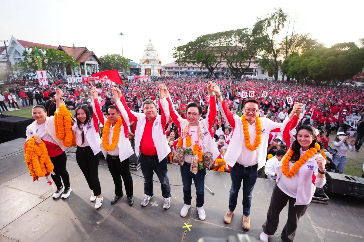 ‘เพื่อไทย’ ปราศรัยกวาด สส.เหนือ โต้ ‘ภท.’ งัดวาทกรรมขัดแย้ง