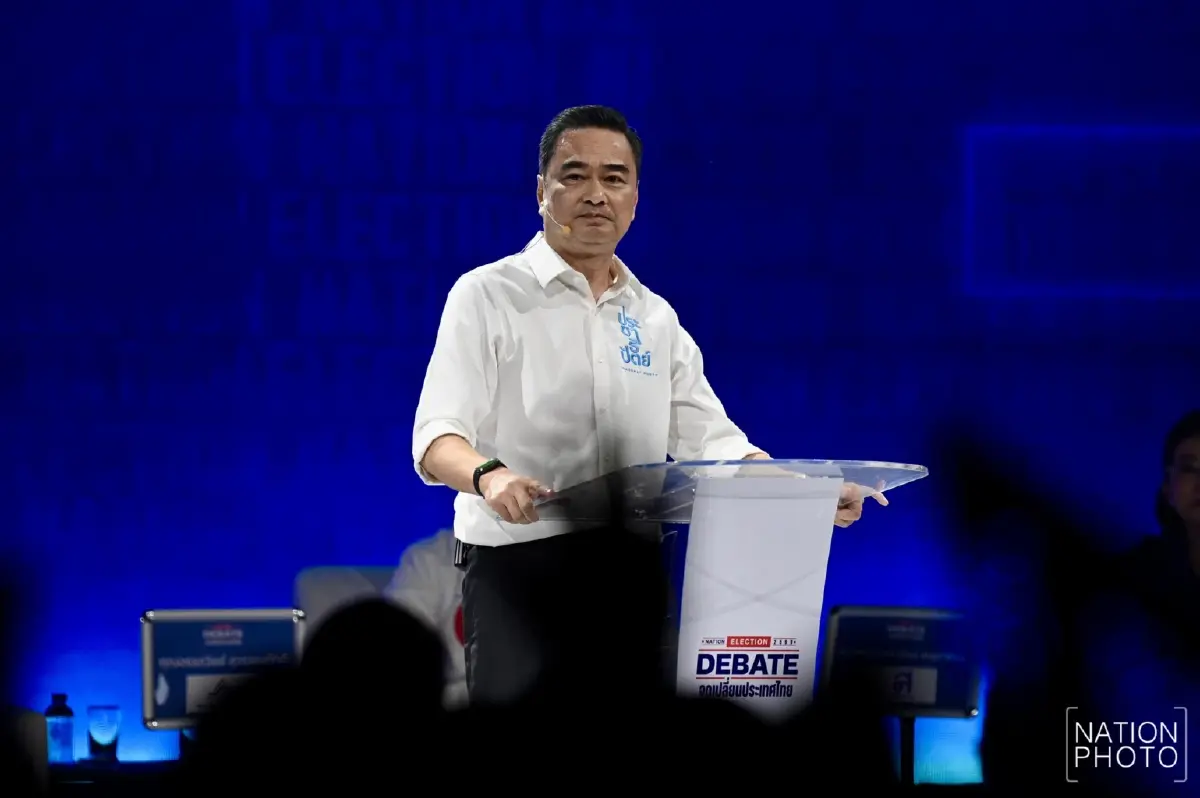 “อภิสิทธิ์” ชูแผนฟื้นเศรษฐกิจปีแรก อัดมาตรการเงินถึงมือเร็ว ตั้งเป้าโตไม่ต่ำกว่า 5%