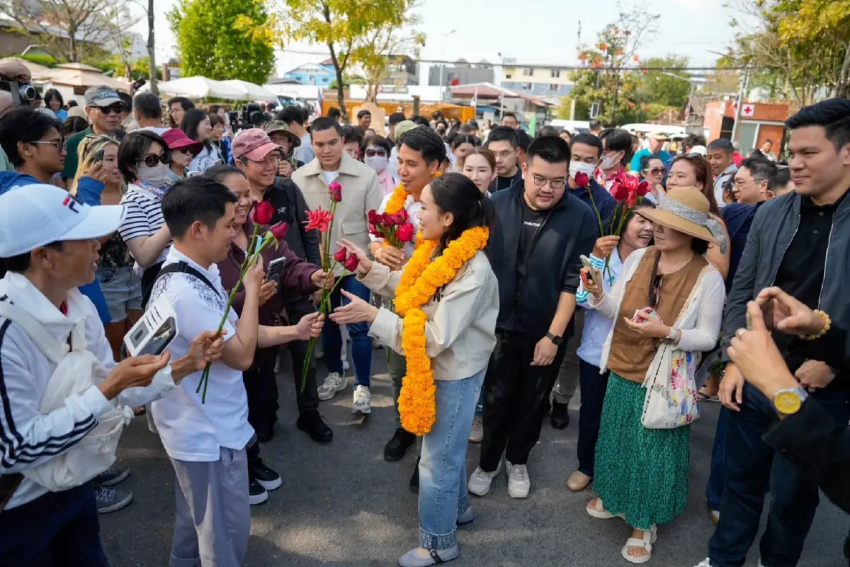'แพทองธาร' ไปเชียงใหม่ ลุย 'จริงใจมาร์เก็ต' ช่วยเพื่อไทยหาเสียง