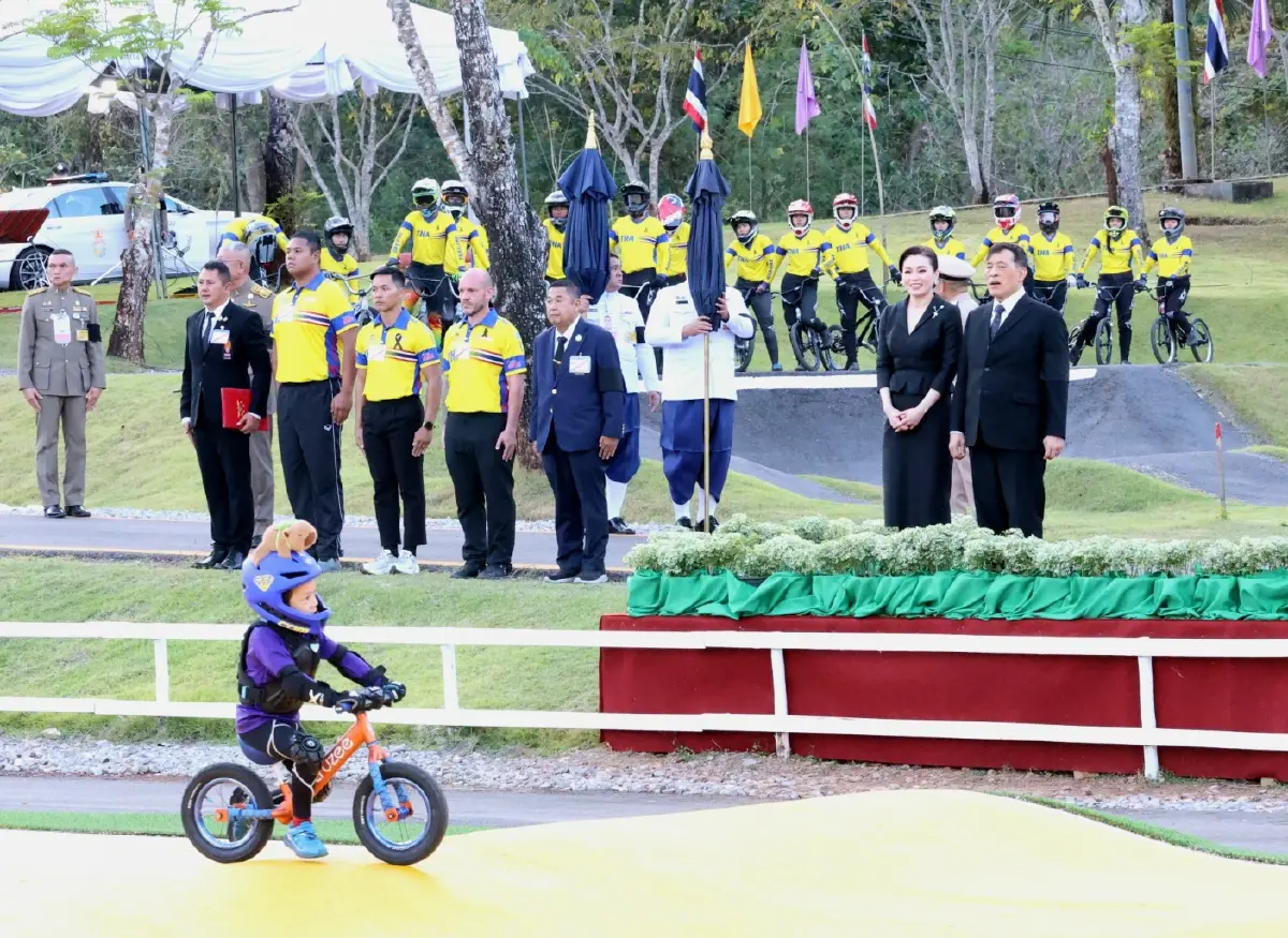 ในหลวง-พระราชินี ทรงเปิดสวนสุขภาพสราญจิต ณ เขื่อนวชิราลงกรณ