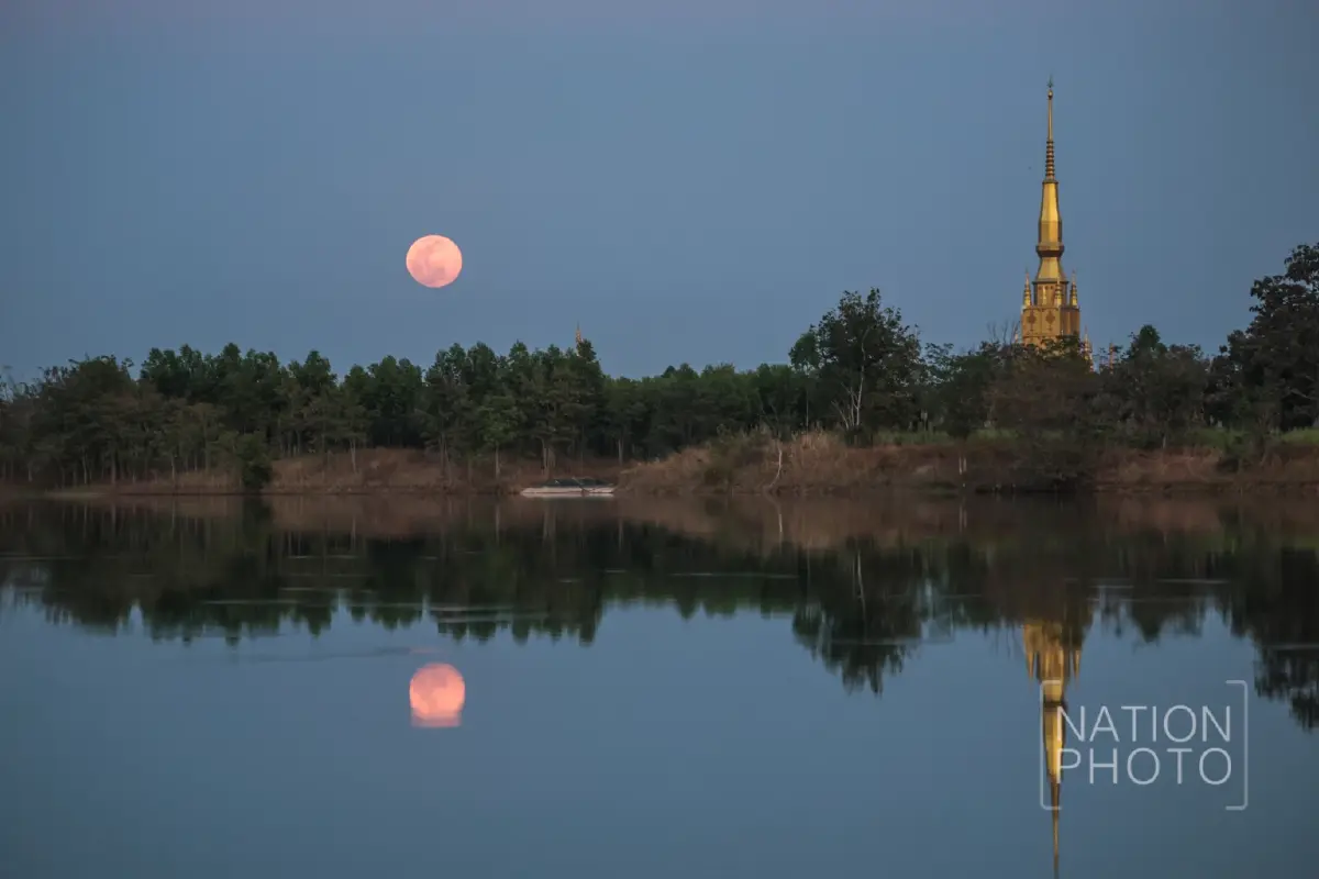 สว่างไสว 'ซูเปอร์วูล์ฟมูน' ดวงจันทร์เต็มดวงครั้งแรกของปี 2569