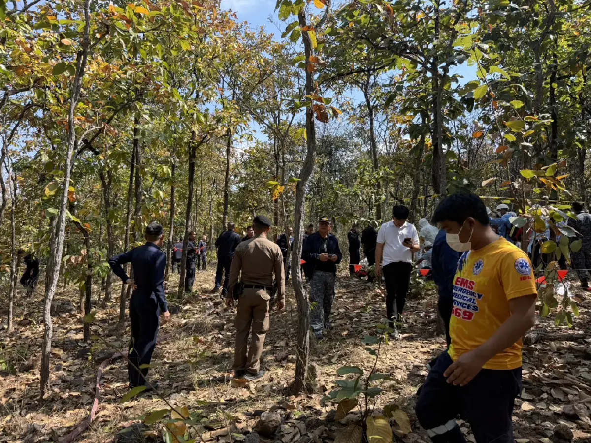 เปิดภาพ เครื่องบิน AT-6 ตก  กู้ภัย เผย ไฟลุกไหม้ทั้งลำ ร่างนักบินติดกับตัวเครื่อง