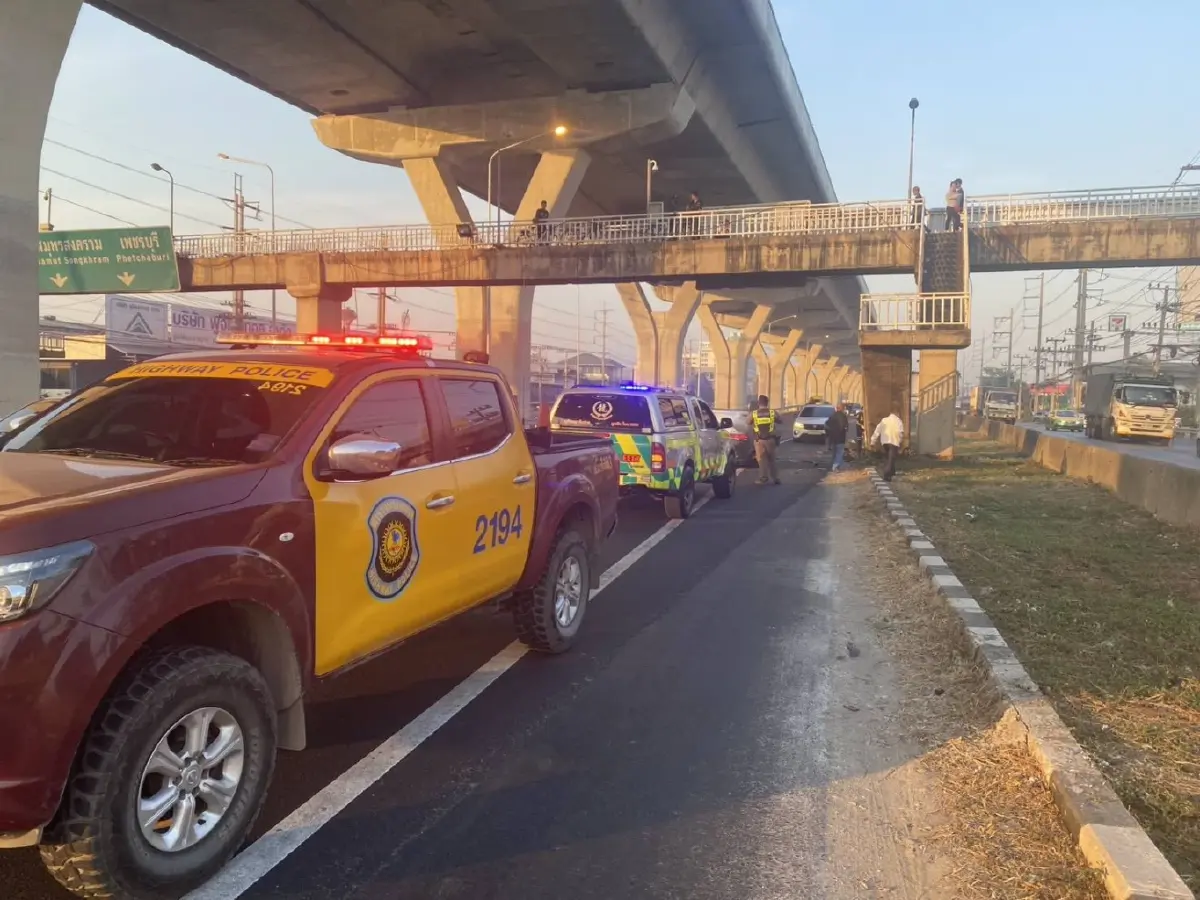 ด่วน! รถติดมาก ถนนพระราม 2 อุบัติเหตุ รถเก๋งพลิกหงายท้อง เจ็บ 1 คน