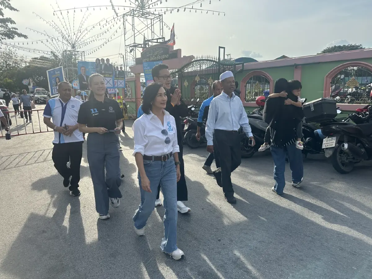 'การดี-สกลธี' นำทีมปชป.กทม.ลงพื้นที่ ชูแก้ปากท้องคนกรุง 'ไทยหายจน'