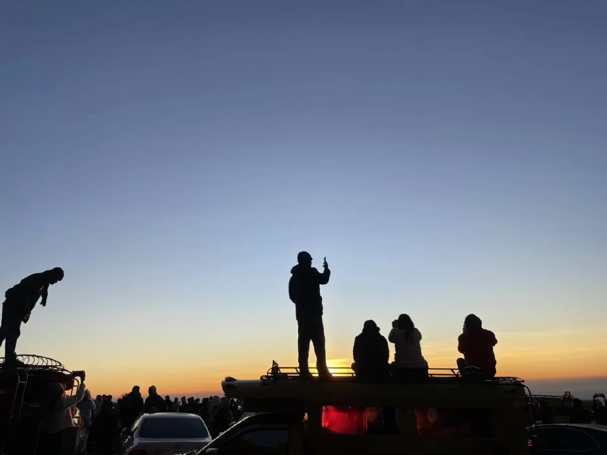 'แม่คะนิ้ง' โผล่ยอดดอยอินทนนท์ หนาวมาก 3°C นทท.แห่รับแสงแรก 2569