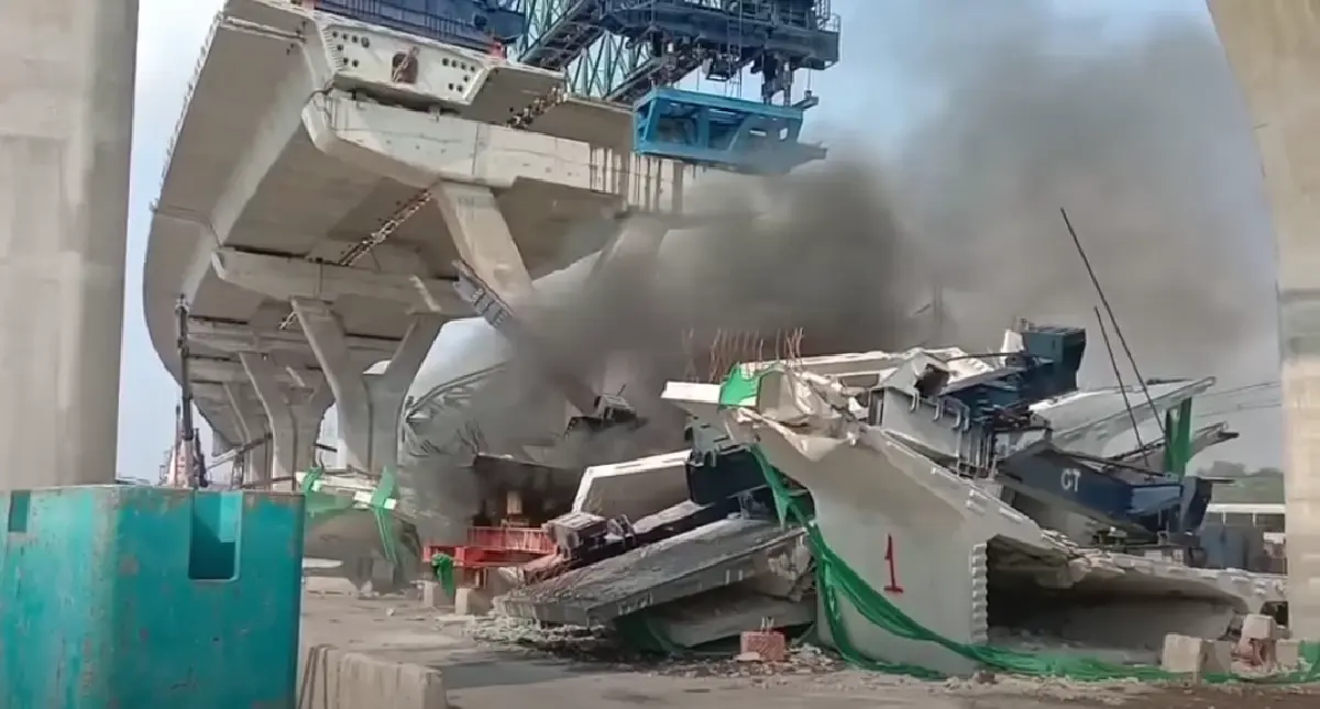 เกิดอะไรขึ้นอีก? ไฟไหม้ซากเครน จุดเดิม เครนถล่มพระราม 2 สมุทรสาคร