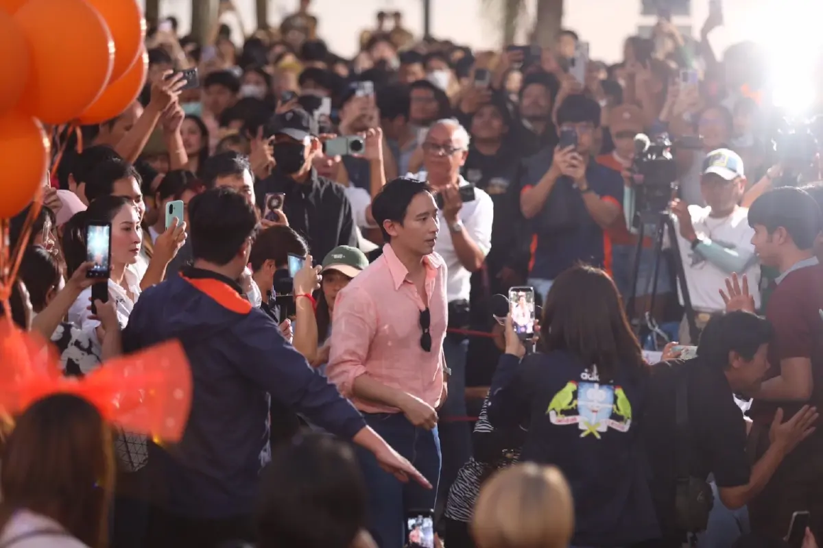 'พิธา' ปลุกคลื่นส้มถล่มชลบุรี ภารกิจล้มยักษ์ ปชน.ยึด รมว.แรงงาน