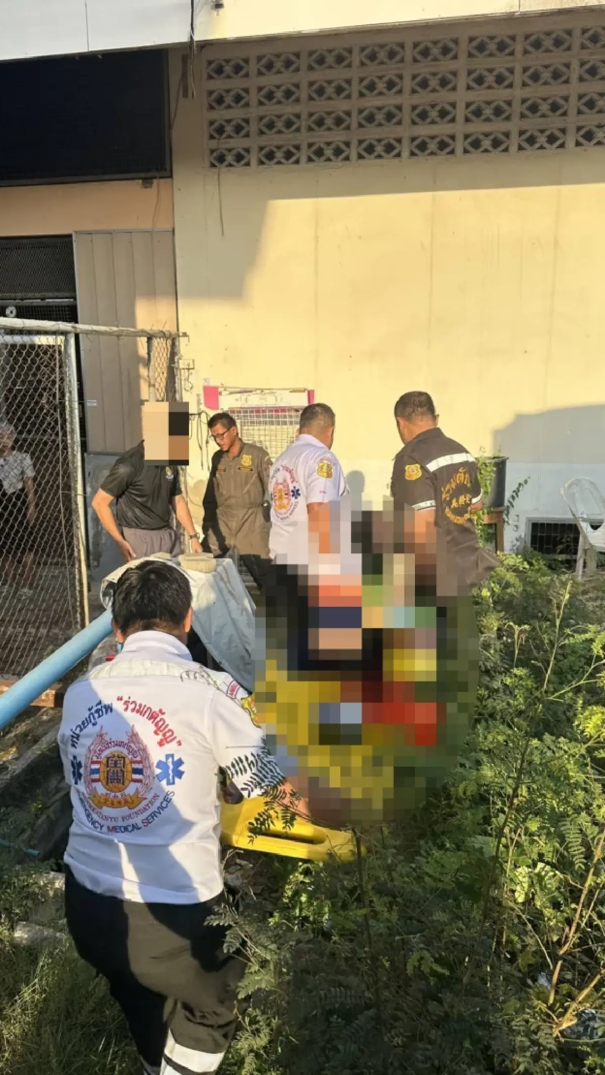 ขอให้ปลอดภัย นักเรียนหญิง ตกอาคาร กลางโรงเรียนดัง พระสมุทรเจดีย์