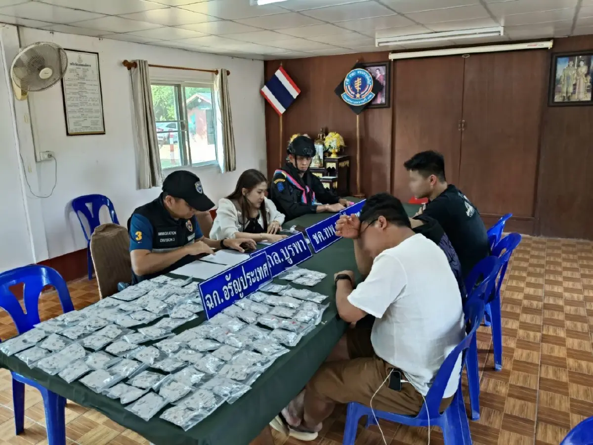ทหารบูรพาสกัดจับ 3 ชาวจีนลอบผ่านไทย ของกลางซิมการ์ดเกือบหมื่น
