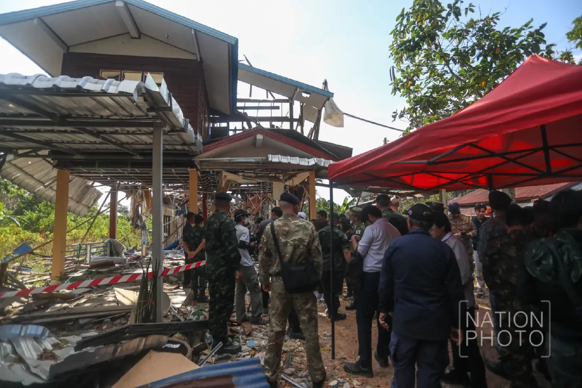 ผช.ทูตทหาร 10 ประเทศ ลงพื้นที่ผามออีแดง เยี่ยมบ้านถูกระเบิด