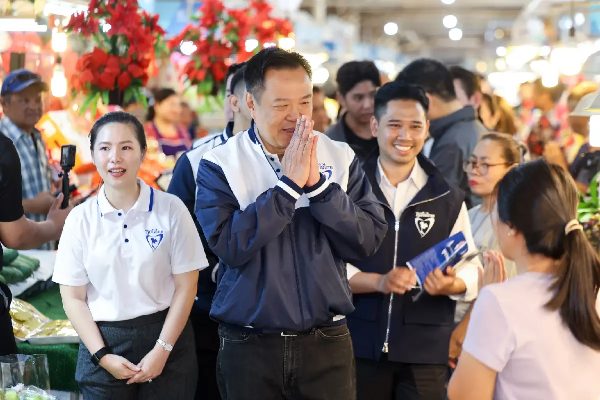 'อนุทิน'ควง'สีหศักดิ์-เอกนิติ-ศุภจี'ลุยตลาด อ.ต.ก. แม่ค้าตะโกนรอ'คนละครึ่งพลัส'