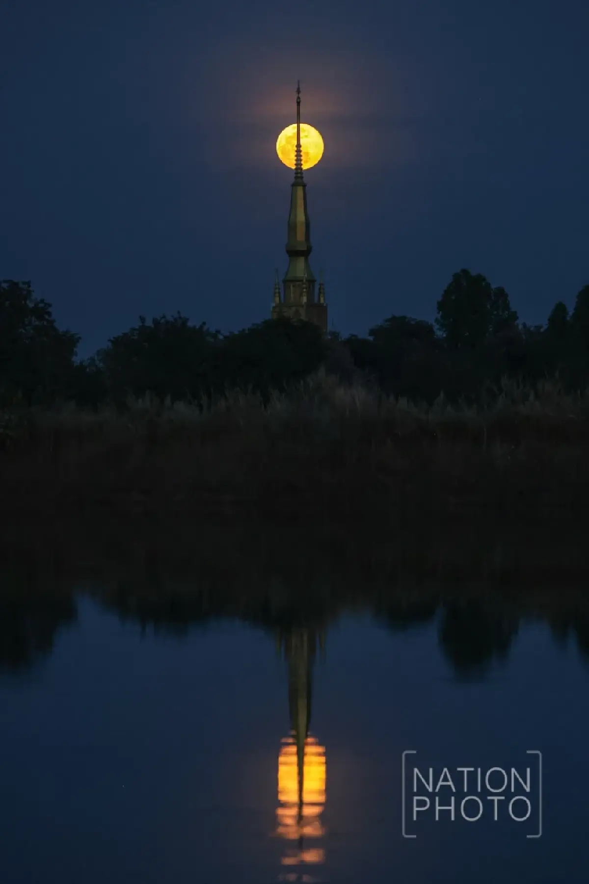 สว่างไสว 'ซูเปอร์วูล์ฟมูน' ดวงจันทร์เต็มดวงครั้งแรกของปี 2569