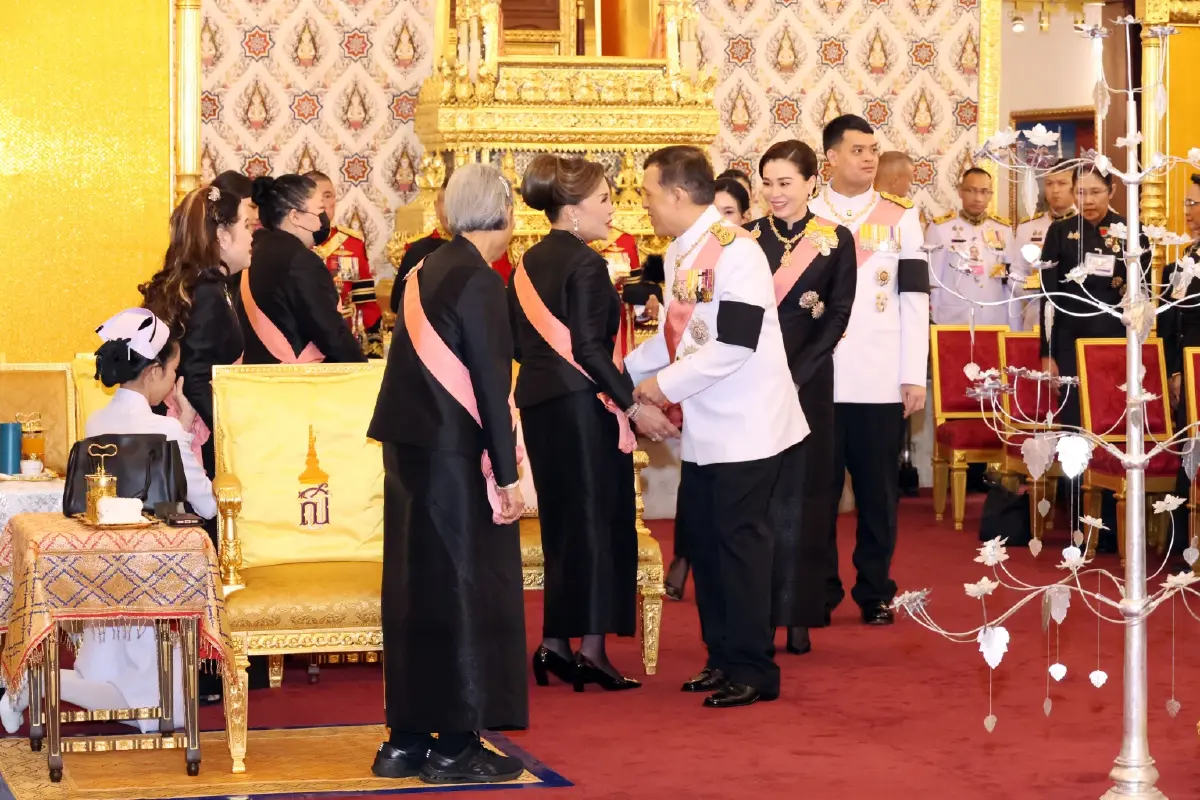 ในหลวง-พระราชินี ทรงบำเพ็ญพระราชกุศลสตมวาร ถวายพระบรมศพ สมเด็จพระพันปีหลวง