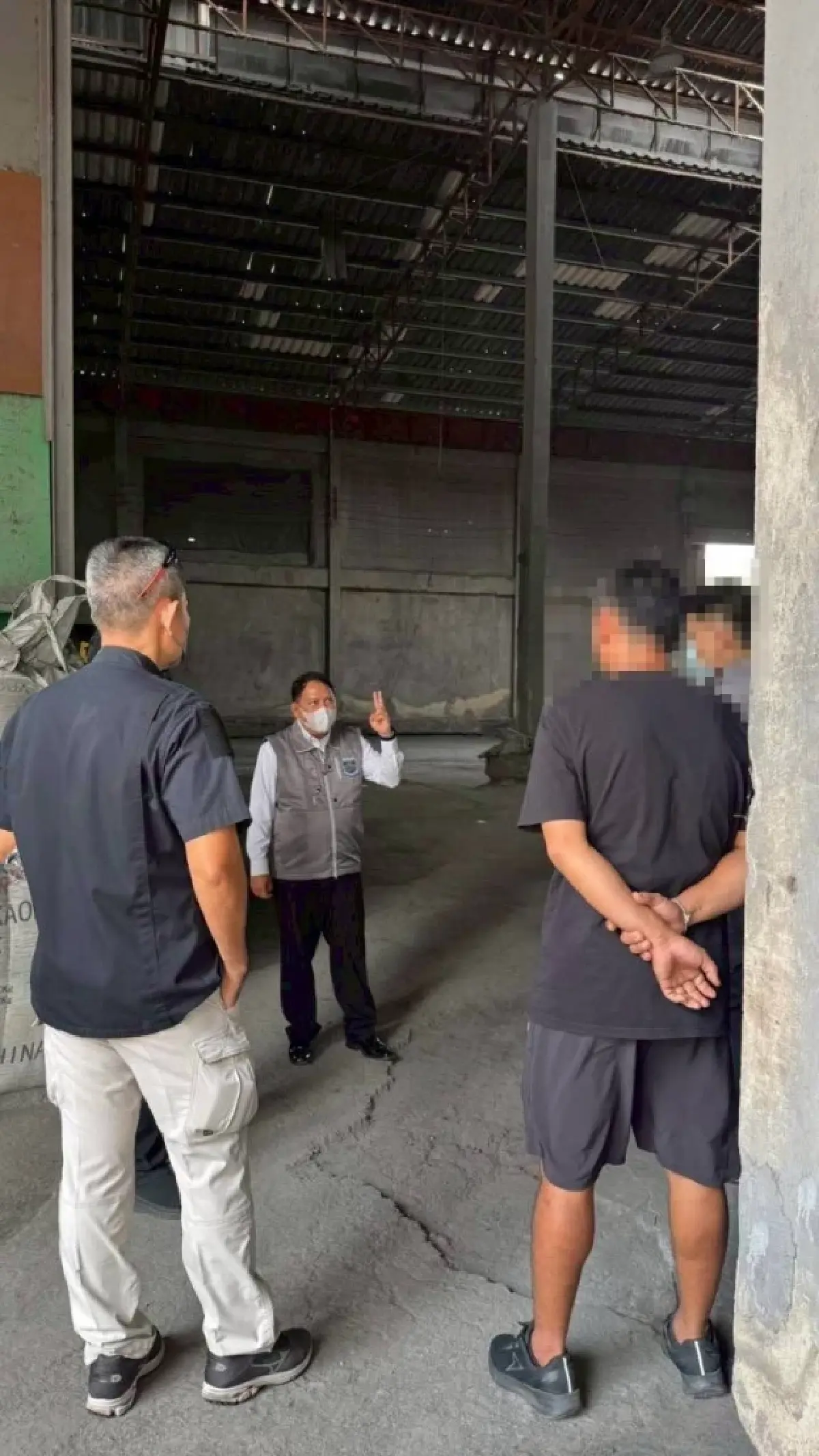 บุกโรงงานหลอมอะลูมิเนียมที่สมุทรสาคร ตรวจยึดกากตะกรัน 129 ตัน