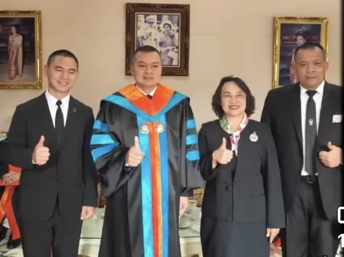 ม.วงษ์ชวลิตกุล  เชิดชูเกียรติ 'แม่ทัพกุ้ง' มอบดุษฎีบัณฑิตกิตติมศักดิ์