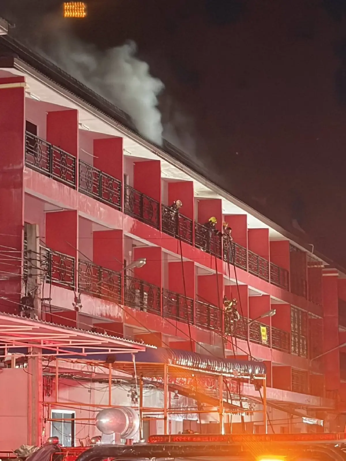 สรุปเหตุด่วน ไฟไหม้อาคาร สำเพ็ง 2 เพลิงไหม้รุนแรง วอดคลังเสื้อผ้า