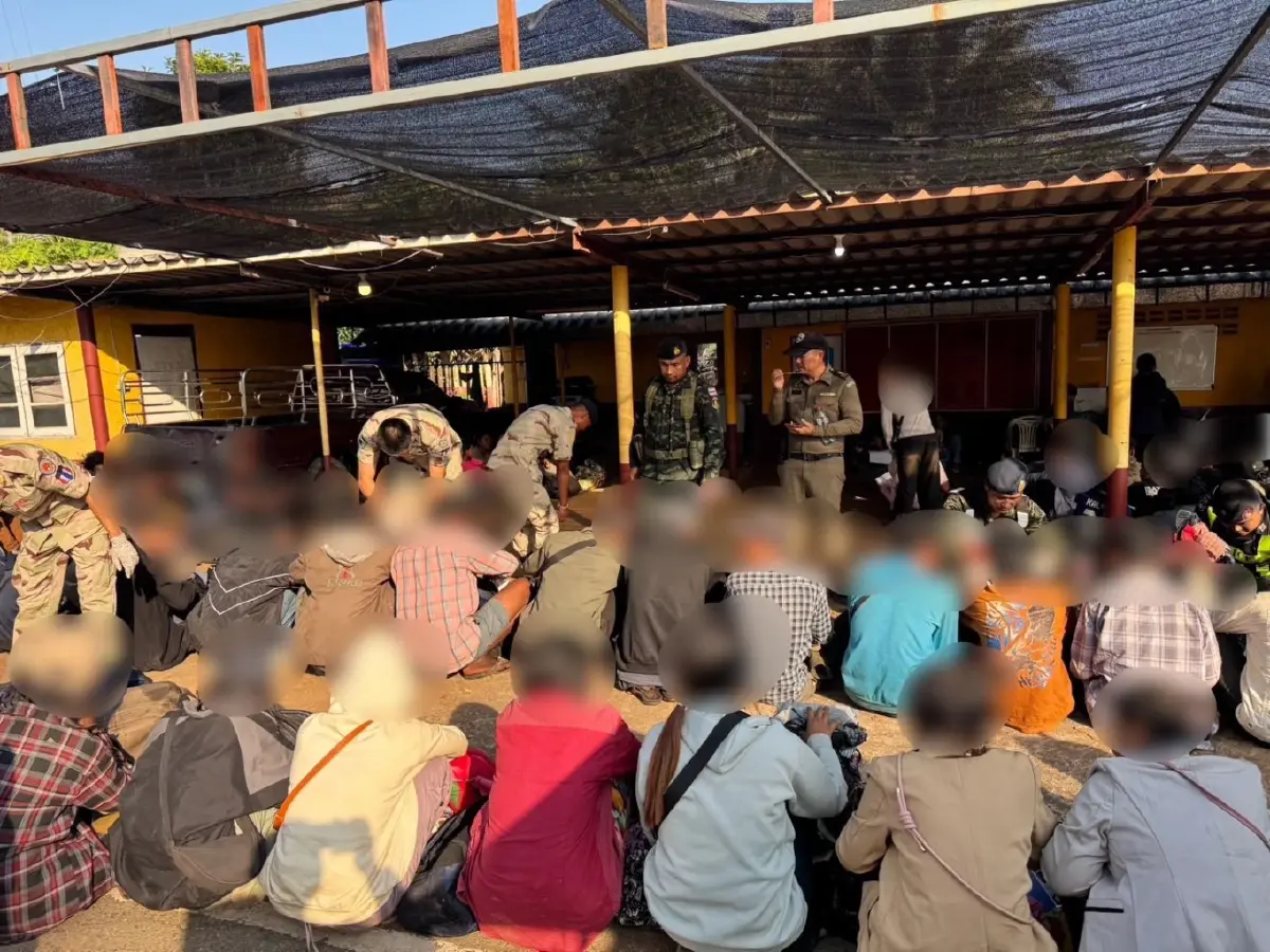 ไม่รอด! ทหาร ฉก.ลาดหญ้า สกัดจับกระบะขนต่างด้าวเถื่อนเข้าไทย เกือบ 100 ชีวิต