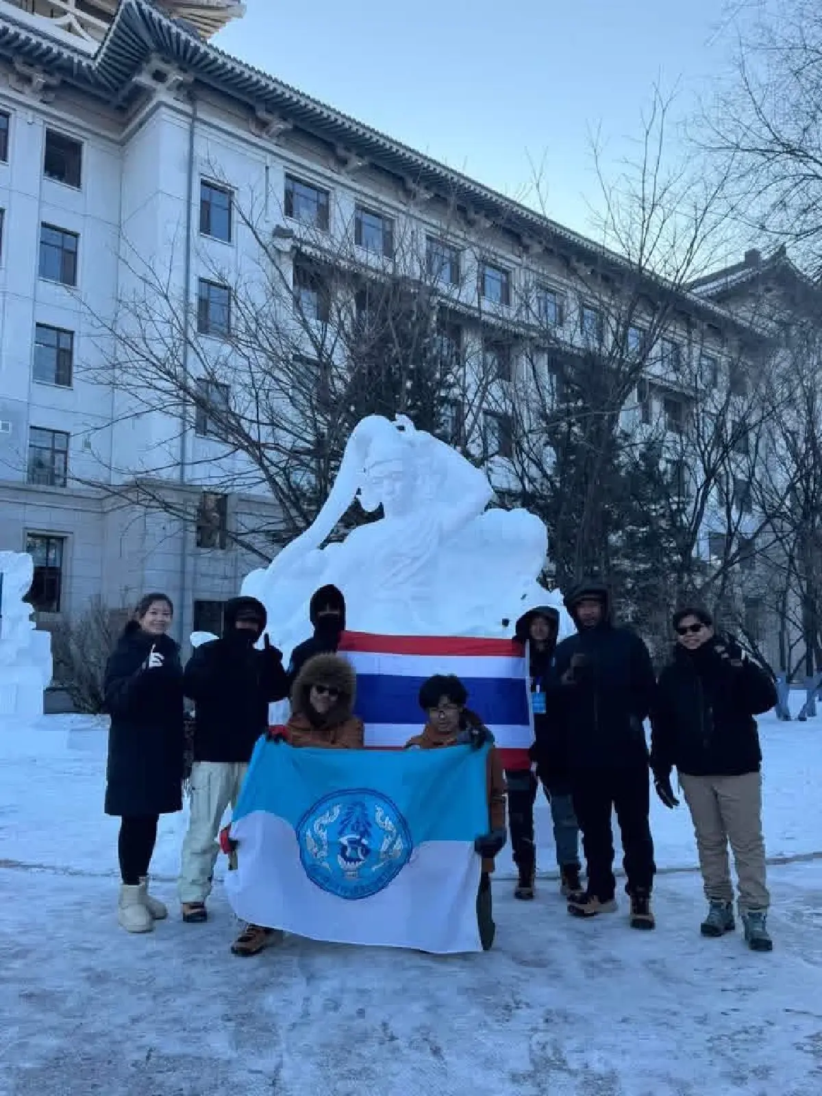 เด็กไทย ผงาดคว้าแชมป์โลก แกะสลักหิมะ 2026 โชว์ ปลากัด - เทพีแห่งน้ำ