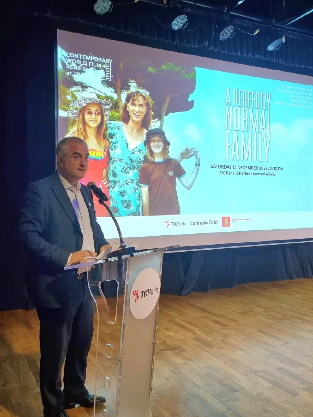 'A Perfectly Normal Family' รักของพ่อยิ่งใหญ่ไร้นิยามเพศ l หนังเล่าโลก