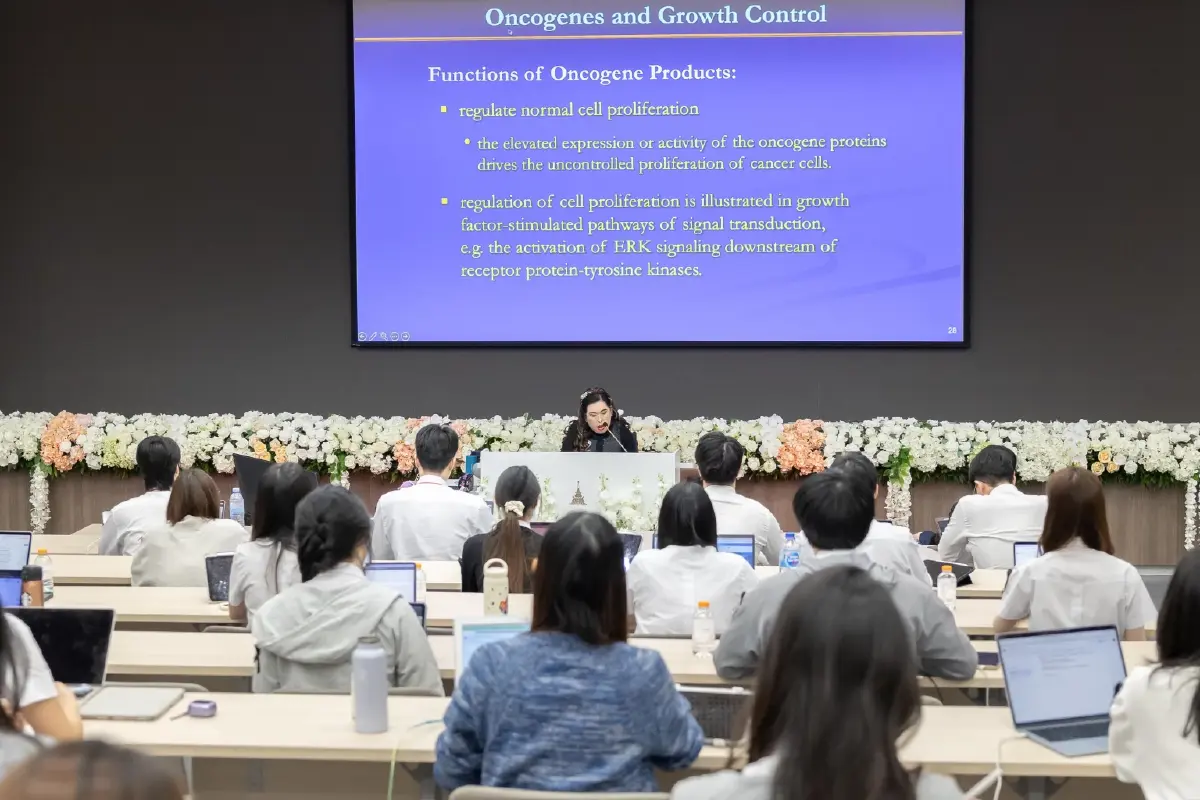 กรมพระศรีสวางควัฒนฯ ทรงบรรยายพิเศษ 'การเกิดมะเร็ง' แก่นักศึกษาแพทย์