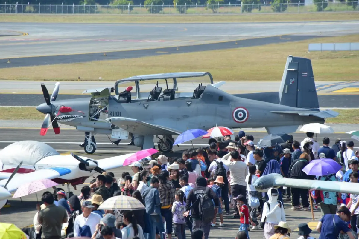เที่ยววันเด็ก 2569 กองบิน 41 ขนเครื่องบินโชว์แสนยานุภาพ แจกของขวัญ