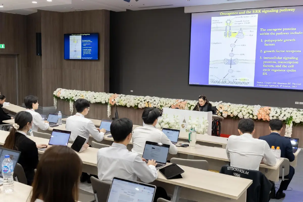 กรมพระศรีสวางควัฒนฯ ทรงบรรยายพิเศษ 'การเกิดมะเร็ง' แก่นักศึกษาแพทย์