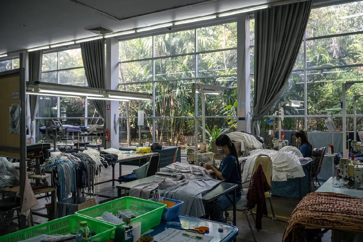 Mission For The Word ล้ำหน้า คิดนอกกรอบแบบแพศยา (PASAYA)