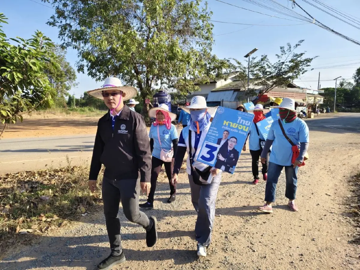 'ธงชัย'ผู้สมัครชัยนาทเขต2ปชป. ขับรถอีแต๋นหาเสียง ชูคุณภาพชีวิตเกษตรกร