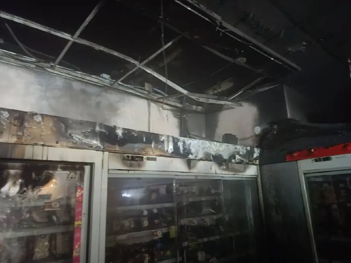 ไฟไหม้ร้านดัง ซูเปอร์มาร์เก็ต ซอยนาคนิวาส 2 ลาดพร้าว ดับเพลิงวุ่น