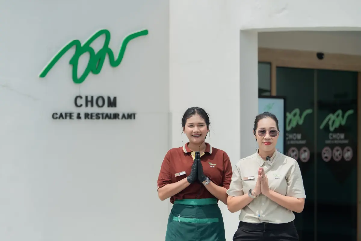 CHOM CAFÉ & RESTAURANT ต้นไม้เล็กจากเชียงใหม่ เติบโตเคียงต้นไม้ใหญ่ที่ The Chlorophyll หัวหิน