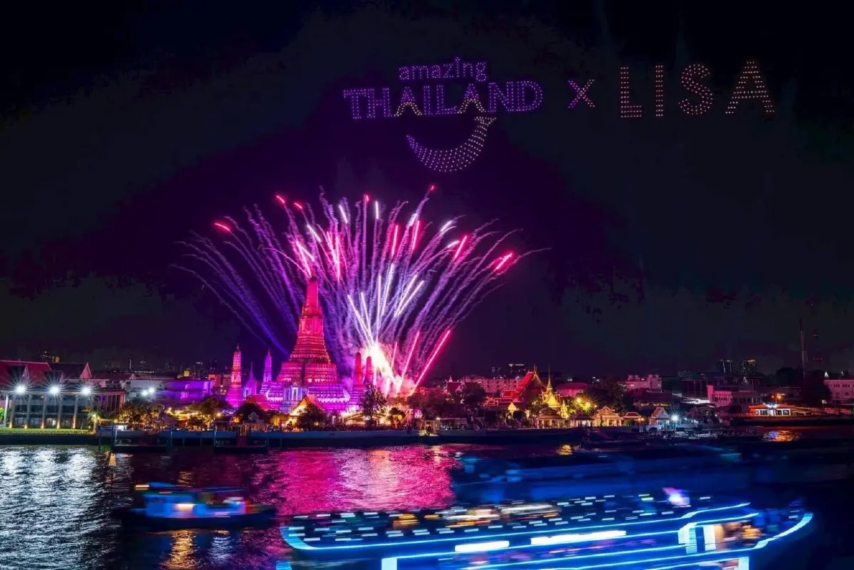 ‘ลิซ่า’ สวยสง่า สะกดสายตาคนทั่วโลก! กับฉากหลัง ‘วัดอรุณฯ’ สุดอลังการ ในงานเปิดตัว Amazing Thailand Ambassador