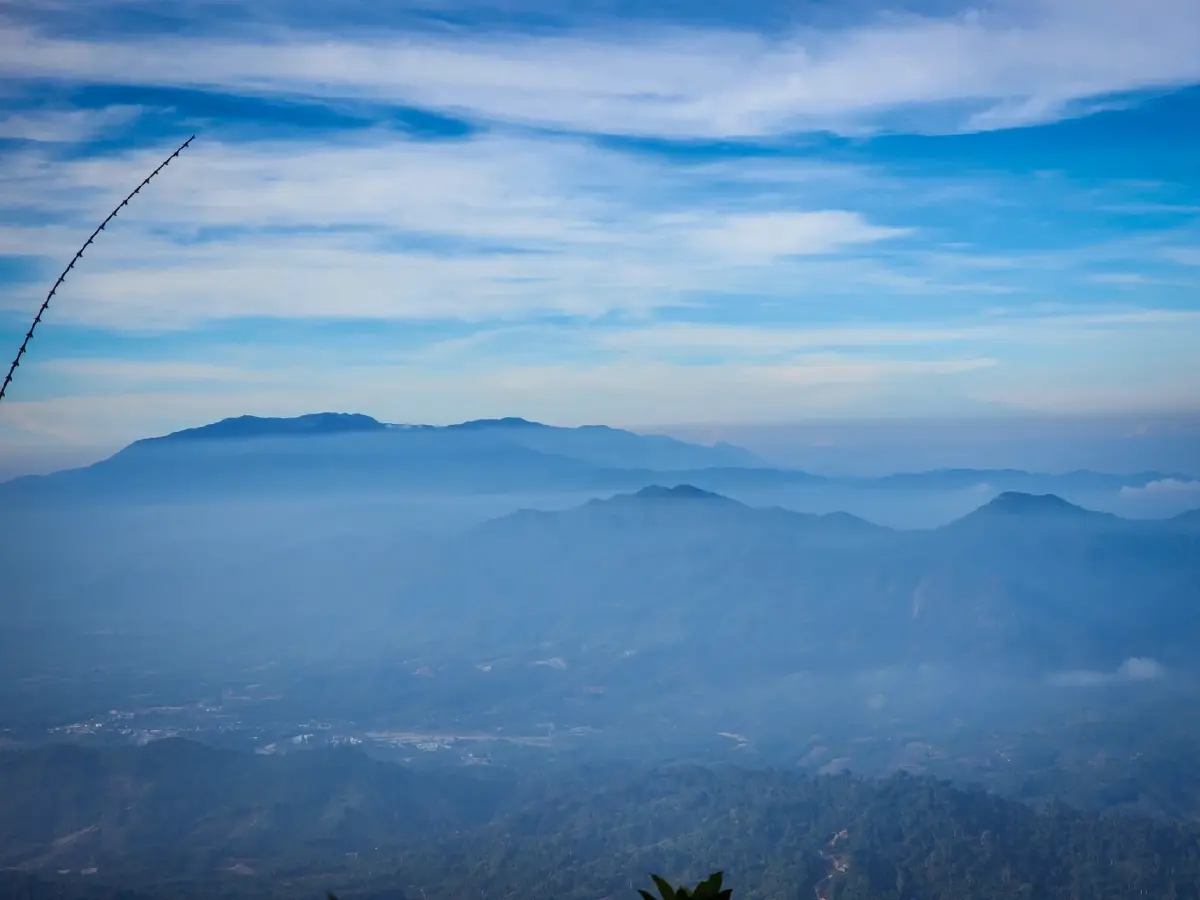 'ยอดเขาค้อม' อุทยานแห่งชาติเขานัน เส้นทางใหม่ที่สายลุยต้องลอง